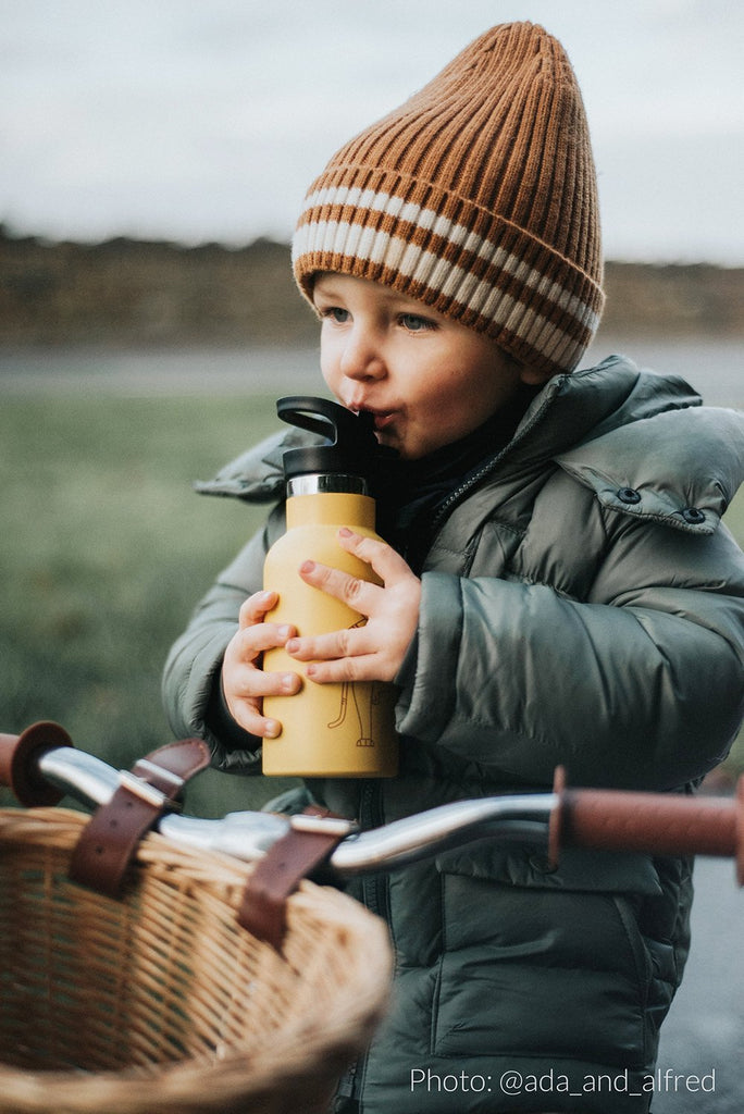 Waterfles Koala thema Sfeerimpressie met drinkt kind uit Leeuw waterfles